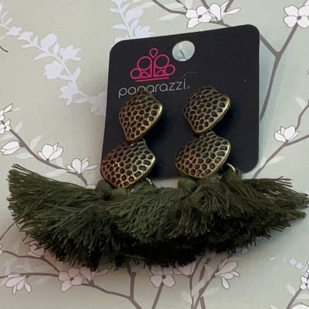 ❄️ Paparazzi | Olive Green Tassel Earrings Shabby Chic Boho